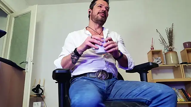 ChrisKox online show from 04/24/26, 02:03
