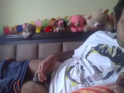 Snapshot of rarindam17 chatting on 12/20/25, 04:30 rarindam17 online show from 12/20/25, 04:30