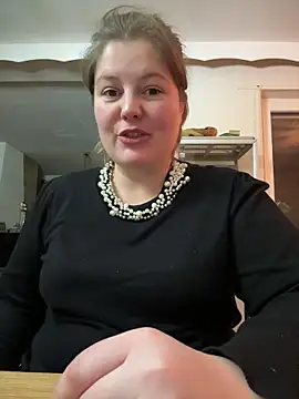 Snapshot of BootyLola chatting on 12/17/24, 05:58 BootyLola online show from 12/17/24, 05:58