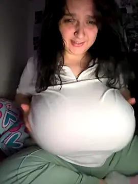 Snapshot of aliceayres797 chatting on 10/19/25, 03:18 aliceayres797 online show from 10/19/25, 03:18