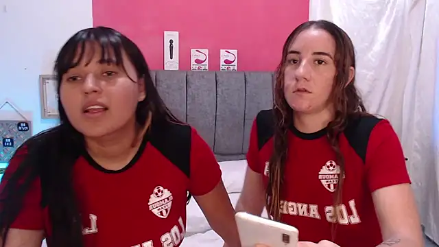 Snapshot of Sophie_And_Alis chatting on 12/13/24, 02:38 Sophie And Alis online show from 12/13/24, 02:38