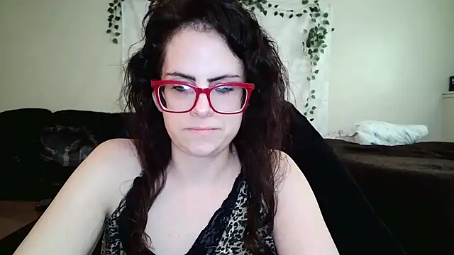 Snapshot of JessaBella chatting on 10/21/25, 03:02 JessaBella online show from 10/21/25, 03:02