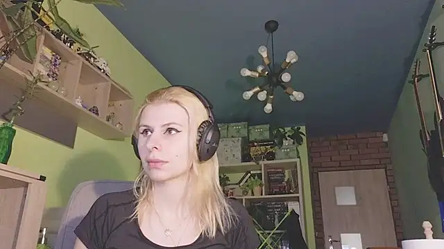 karmija online show from 02/04/25, 01:48