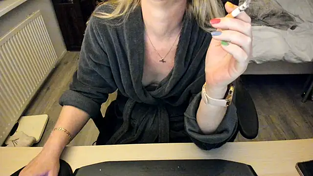 minoesje37 online show from 01/12/25, 08:36