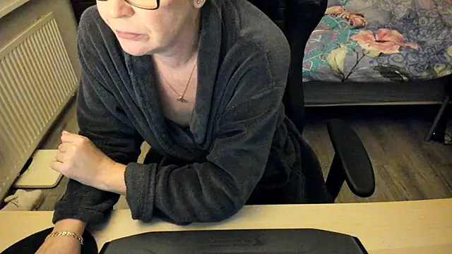 minoesje37 online show from 01/15/25, 08:26