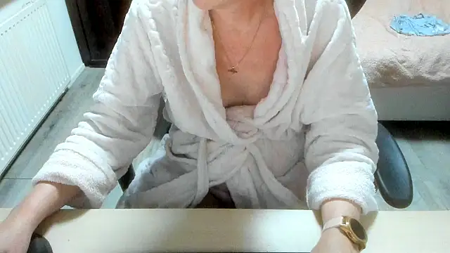 minoesje37 online show from 12/13/25, 09:09