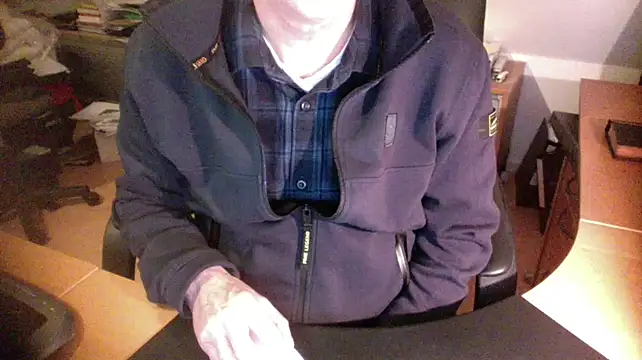 Snapshot of outlaw200 chatting on 12/16/24, 07:32 outlaw200 online show from 12/16/24, 07:32