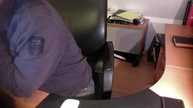 Snapshot of outlaw200 chatting on 12/17/24, 07:59 outlaw200 online show from 12/17/24, 07:59