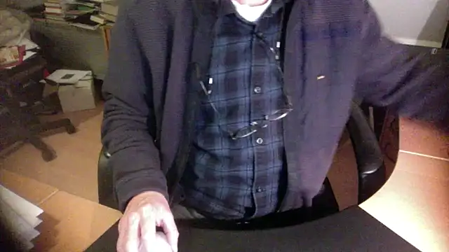 Snapshot of outlaw200 chatting on 12/22/24, 03:55 outlaw200 online show from 12/22/24, 03:55