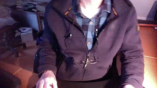 Snapshot of outlaw200 chatting on 12/27/24, 03:15 outlaw200 online show from 12/27/24, 03:15