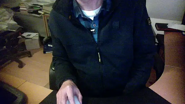 Snapshot of outlaw200 chatting on 12/27/24, 06:53 outlaw200 online show from 12/27/24, 06:53