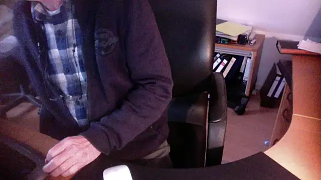 Snapshot of outlaw200 chatting on 12/28/24, 12:45 outlaw200 online show from 12/28/24, 12:45