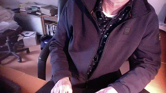 Snapshot of outlaw200 chatting on 01/08/25, 03:07 outlaw200 online show from 01/08/25, 03:07