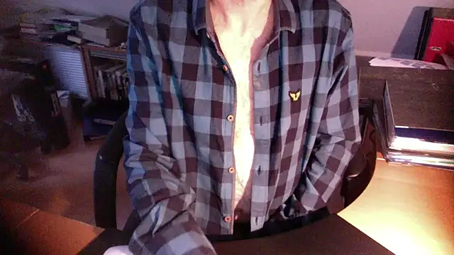 Snapshot of outlaw200 chatting on 01/15/25, 08:20 outlaw200 online show from 01/15/25, 08:20