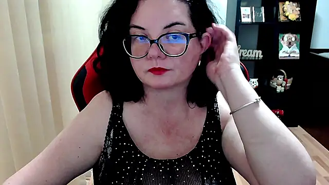Snapshot of MissTroublle chatting on 05/15/26, 10:33 MissTroublle online show from 05/15/26, 10:33