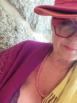 Snapshot of MucMilf59 chatting on 05/14/26, 10:22 MucMilf59 online show from 05/14/26, 10:22