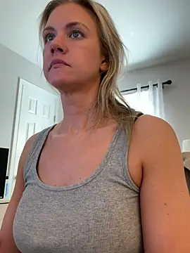 Snapshot of Kay_Cakes chatting on 03/14/25, 03:58 Kay Cakes online show from 03/14/25, 03:58