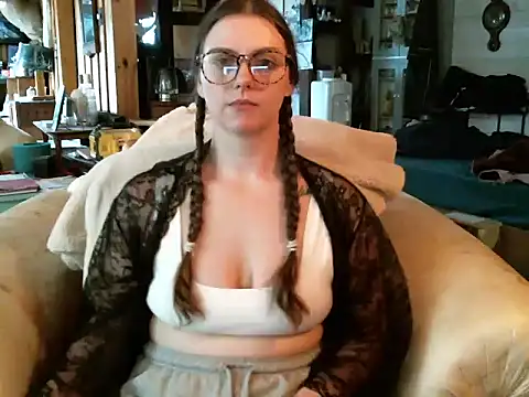 Snapshot of katie_kitten38 chatting on 01/08/26, 01:35 katie kitten38 online show from 01/08/26, 01:35