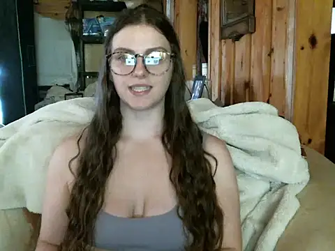 Snapshot of katie_kitten38 chatting on 03/18/26, 04:43 katie kitten38 online show from 03/18/26, 04:43