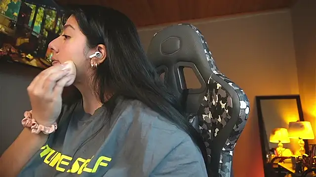 coraline latin online show from 03/21/25, 09:34