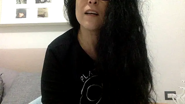 Snapshot of crudeliafrancy chatting on 03/09/26, 05:28 crudeliafrancy online show from 03/09/26, 05:28