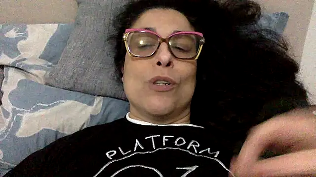 Snapshot of crudeliafrancy chatting on 03/25/26, 06:25 crudeliafrancy online show from 03/25/26, 06:25