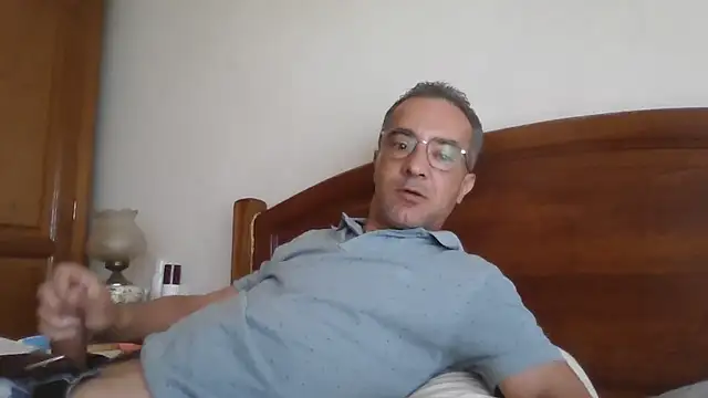 Snapshot of CarlosRocha73 chatting on 05/25/26, 11:05 CarlosRocha73 online show from 05/25/26, 11:05