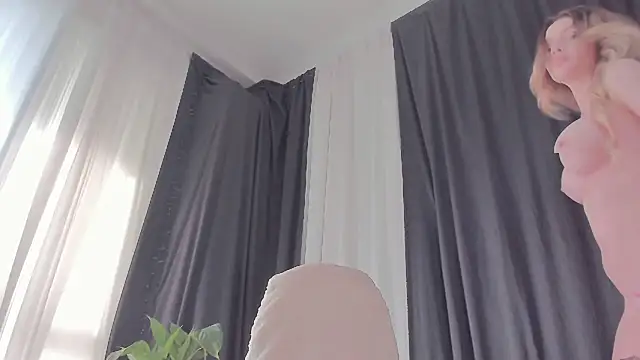 Snapshot of blond3bab3 chatting on 01/23/25, 12:19 blond3bab3 online show from 01/23/25, 12:19