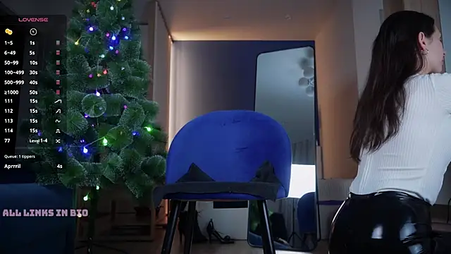 Snapshot of LAUREL_HAZEL chatting on 01/25/25, 07:18 LAUREL HAZEL online show from 01/25/25, 07:18