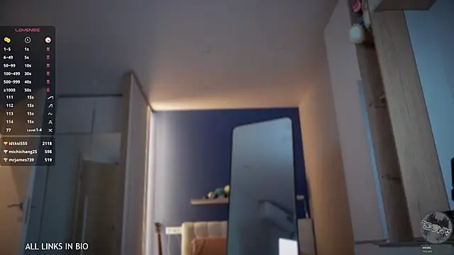 Snapshot of LAUREL_HAZEL chatting on 02/02/25, 01:45 LAUREL HAZEL online show from 02/02/25, 01:45