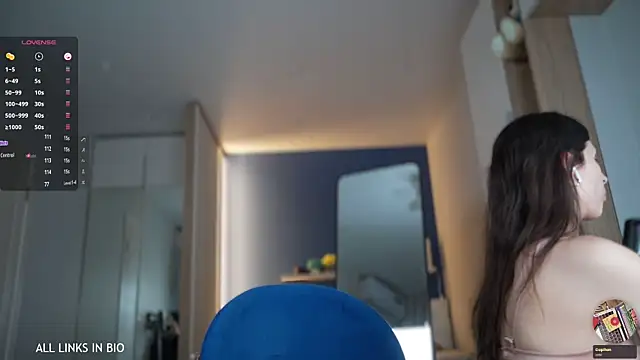 LAUREL HAZEL online show from 02/20/25, 07:19