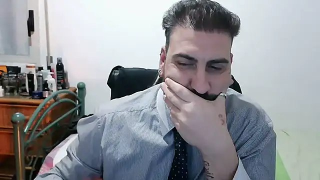 Snapshot of Italian_dark_desire chatting on 02/01/26, 08:51 Italian dark desire online show from 02/01/26, 08:51