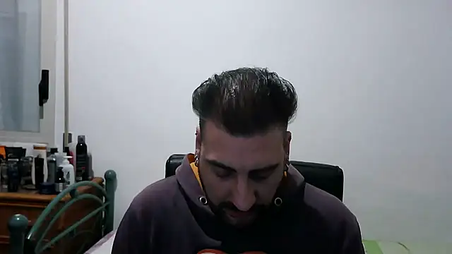 Snapshot of Italian_dark_desire chatting on 02/04/26, 10:47 Italian dark desire online show from 02/04/26, 10:47