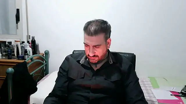 Snapshot of Italian_dark_desire chatting on 02/08/26, 08:56 Italian dark desire online show from 02/08/26, 08:56