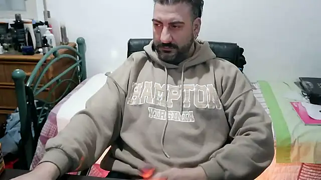 Snapshot of Italian_dark_desire chatting on 02/16/26, 11:28 Italian dark desire online show from 02/16/26, 11:28