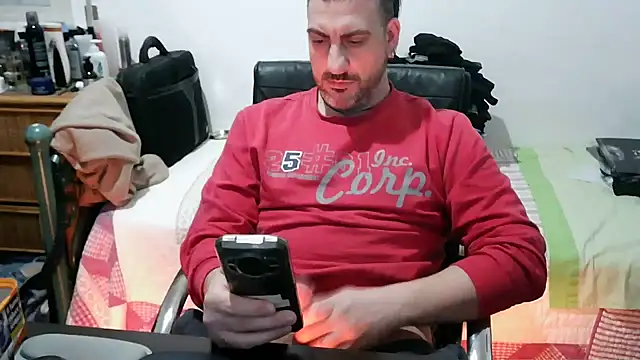 Snapshot of Italian_dark_desire chatting on 02/18/26, 10:17 Italian dark desire online show from 02/18/26, 10:17