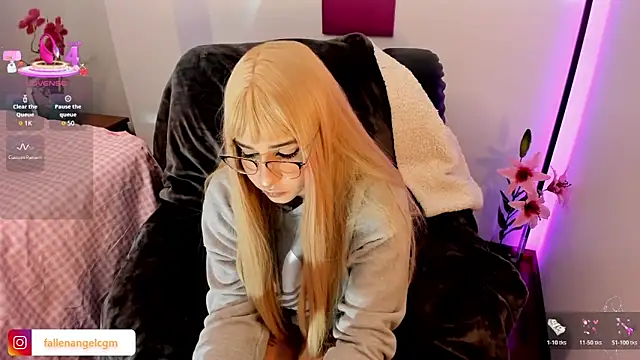 Snapshot of Fallengangel chatting on 12/16/25, 11:54 Fallengangel online show from 12/16/25, 11:54