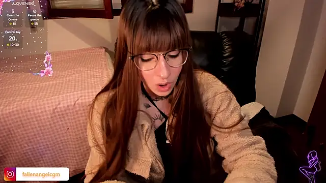 Snapshot of Fallengangel chatting on 03/15/26, 07:09 Fallengangel online show from 03/15/26, 07:09