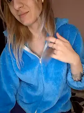 YogisticJuli666 online show from 01/03/25, 09:04