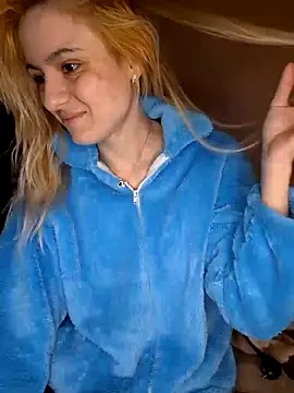 YogisticJuli666 online show from 01/08/25, 06:09