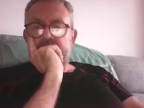 Snapshot of DrewDongle chatting on 01/14/25, 03:26 DrewDongle online show from 01/14/25, 03:26