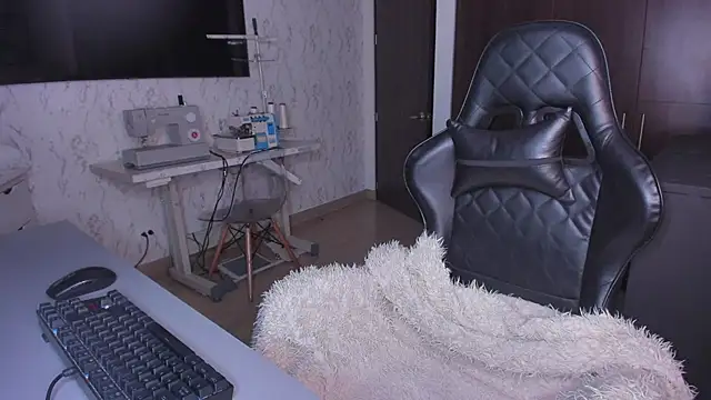 Snapshot of Lisegg_ chatting on 12/07/24, 10:23 Lisegg online show from 12/07/24, 10:23