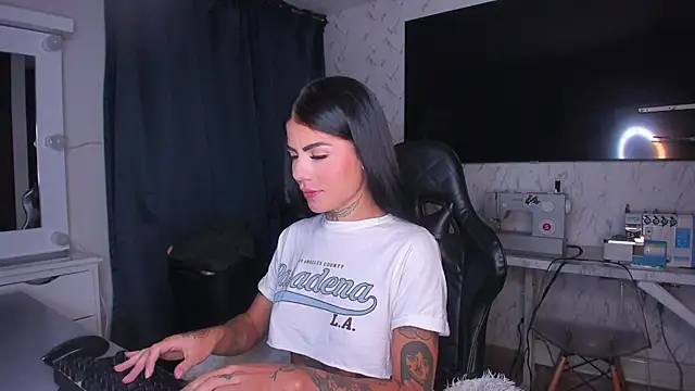 Snapshot of Lisegg_ chatting on 01/23/25, 12:30 Lisegg online show from 01/23/25, 12:30