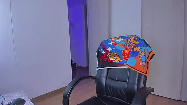 Lisegg  online show from 11/14/25, 10:58