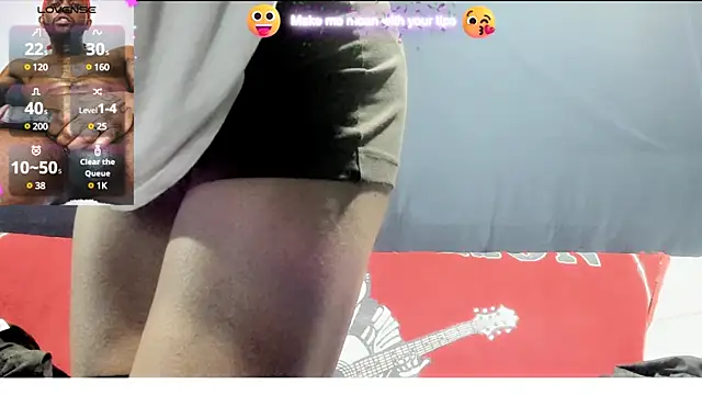 Snapshot of iBreakHeartz chatting on 12/26/24, 05:30 iBreakHeartz online show from 12/26/24, 05:30