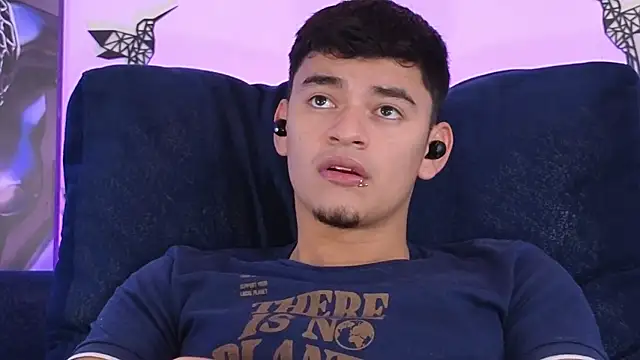 Snapshot of VikoHands chatting on 11/12/25, 10:04 VikoHands online show from 11/12/25, 10:04