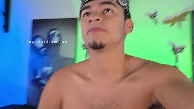 Snapshot of VikoHands chatting on 11/26/25, 10:22 VikoHands online show from 11/26/25, 10:22