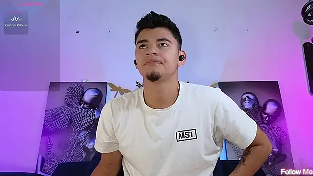 Snapshot of VikoHands chatting on 02/24/26, 08:34 VikoHands online show from 02/24/26, 08:34