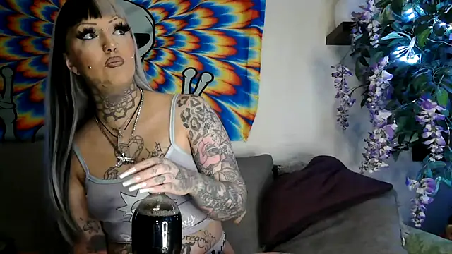 Snapshot of RoxxyInk chatting on 01/14/25, 10:02 RoxxyInk online show from 01/14/25, 10:02