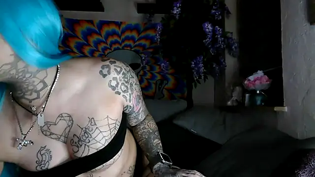 Snapshot of RoxxyInk chatting on 02/03/25, 10:43 RoxxyInk online show from 02/03/25, 10:43